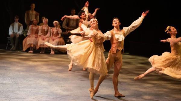 Pic: English Natio<em></em>nal Ballet / Laurent Liotardo