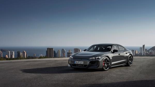 Audi RS e-tron GT performance: front three quarter static, grey paint