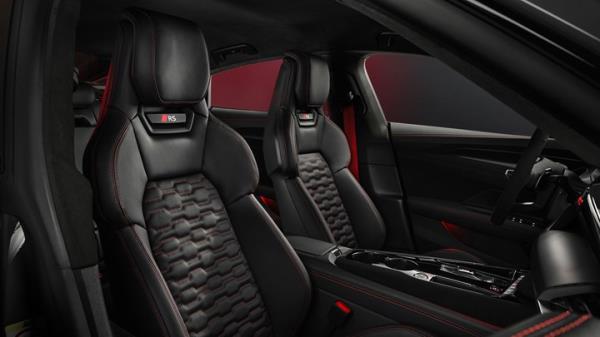 Audi RS e-tron GT performance: front seats, red seatbelts, black upholstery