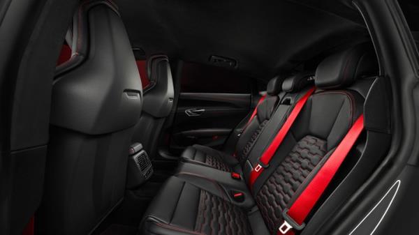 Audi RS e-tron GT performance: rear seats, red seatbelts black upholstery