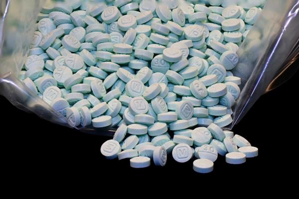 More than 400 people died from fentanyl-fueled overdoses in Suffolk in 2021.</p>

<p>　　