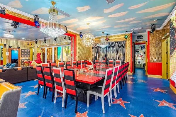 Dining room area of Florida mansion