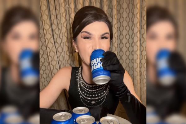  Dylan Mulvaney drinking from Bud Light can