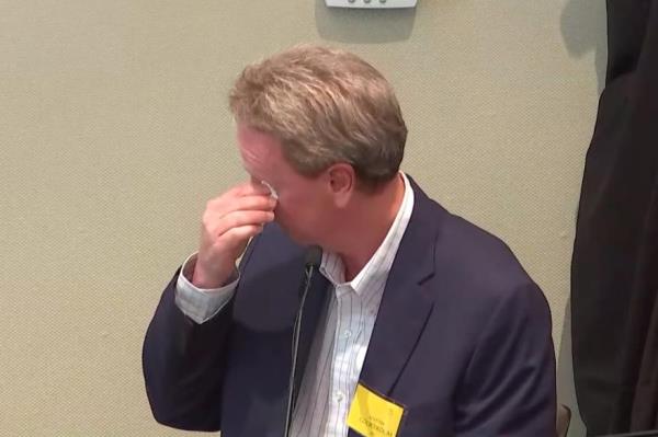 John Murdaugh testified that he went to the murder scene days later and found that it wasn't properly cleaned up.