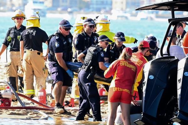 First respo<em></em>nders at the scene of the crash
