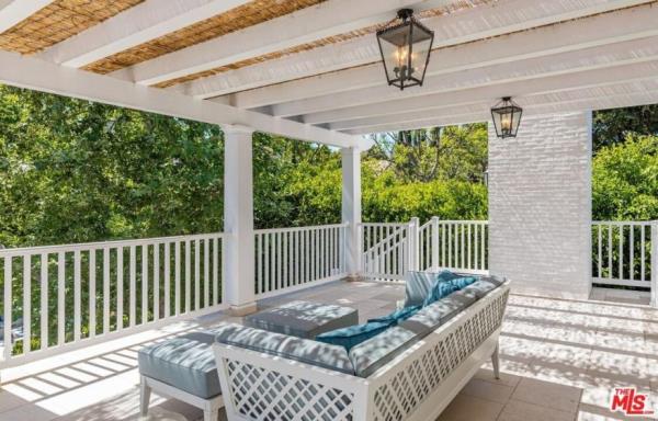 The expansive balcony.