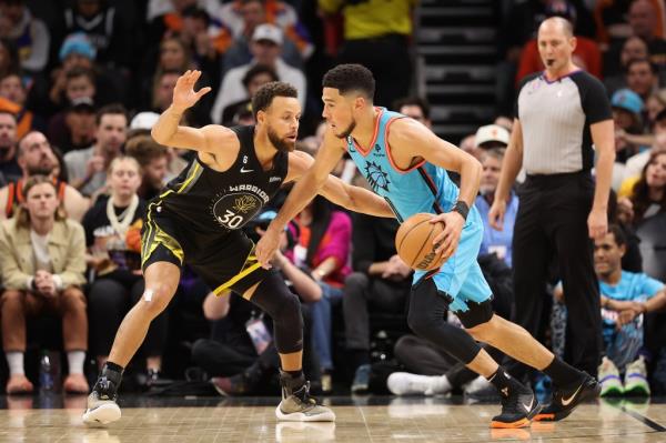 Steph Curry returns for Golden State to face the Phoenix Suns. 