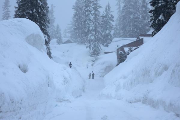 A street in Mammoth Lakes, California is lined by snowbanks after more than eight feet of snow dropped o<em></em>nto the area.