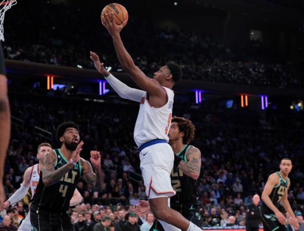 RJ Barrett, who scored a team-high 27 points, goes up for a layup during the Knicks' loss.