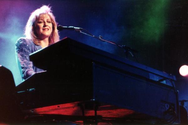 Christine McVie performs with Fleetwood Mac at the Met Center in Bloomington, Minnesota on June 30, 1990.