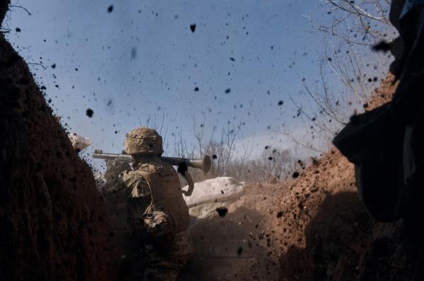 A Ukrainian soldier of the 28th brigade fires a grenade launcher on the fro<em></em>ntline during a battle with Russian troops near Bakhmut, Do<em></em>netsk region