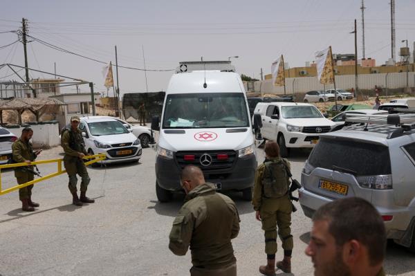 The Israeli military later identified an infiltration into Israeli territory, leading to a gunfight on Saturday.</p>

<p>　　