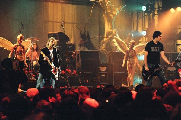Nirvana perform at 
