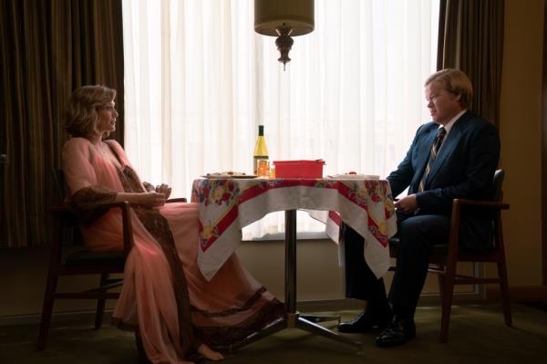 Candy (Elizabeth Olsen) and Allan (Jesse Plemons) meet in a motel during their affair. They sit across from each other at a table eating lunch. 