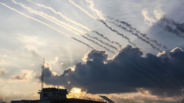 Rockets are fired toward Israel from Gaza, Saturday, Oct. 7, 2023. (AP Photo/Fatima Shbair)</p>

<p>　　