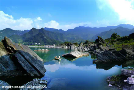 寻找小糖人讲述了一个美国歌手_西斯托·罗德里格斯：《寻找糖人》歌手去世，享年81岁_马尔克斯去世享年87岁