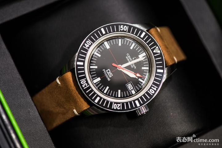 照片报道我们在美国最大的古董展上看到的所有稀有古董表_古董列表_古董展示