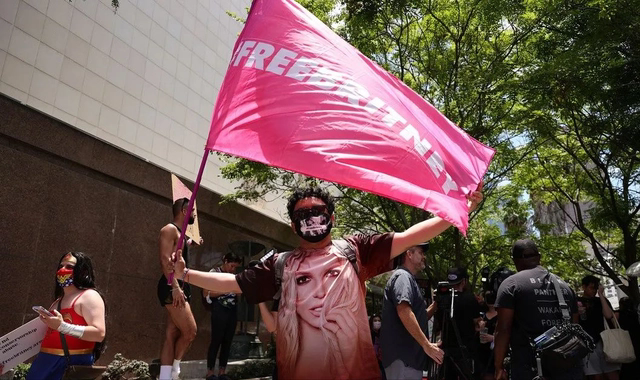 小甜甜布兰妮无意中打了自己的脸，NBA球星的保安没有因殴打被起诉_小甜甜布兰妮无意中打了自己的脸，NBA球星的保安没有因殴打被起诉_小甜甜布兰妮无意中打了自己的脸，NBA球星的保安没有因殴打被起诉