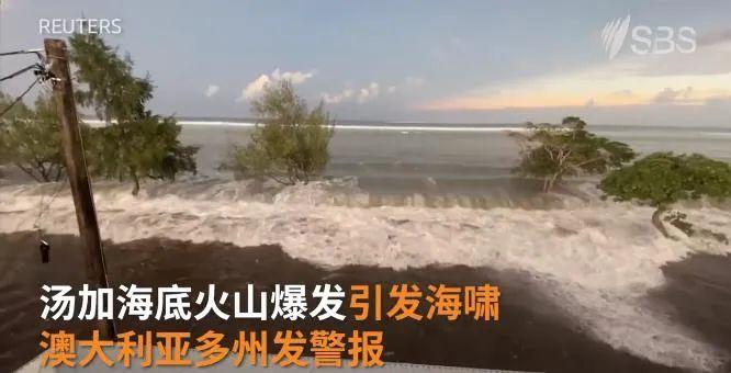 冰岛警告游客远离喷出熔岩和有毒气体的火山_火山喷出的气体有毒吗_火山气态喷出物