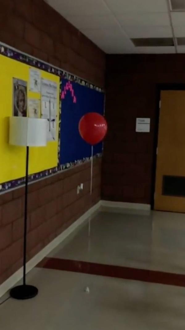 The eerie balloon follows the man around. Credits: Reddit/TheMrMorbid