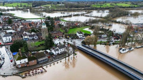 Flooding around the town of Upton on Severn in Worcestershire. The Met Office has issued an amber weather warning for Storm Henk, which is forecast to bring gusts of up to 80mph to parts of the UK. Picture date: Tuesday January 2, 2024.</p>

<p>　　