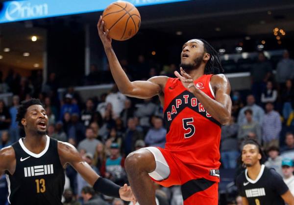 Immanuel Quickley goes up for a layup during the Raptors' 116-111 win over the Grizzlies.