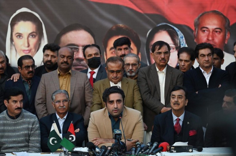 Pakistan Peoples Party (PPP) chairman Bilawal Bhutto Zardari (C) speaks during a press co<em></em>nference in Islamabad, Pakistan, Feb. 13, 2024. (AFP Photo)